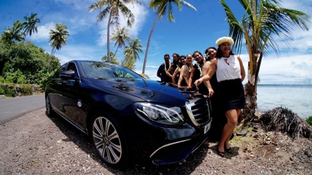 VIP 専用車による ボラボラ島観光と2コースランチ