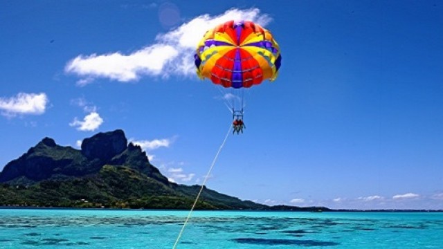 ボラボラ島 パラセーリング