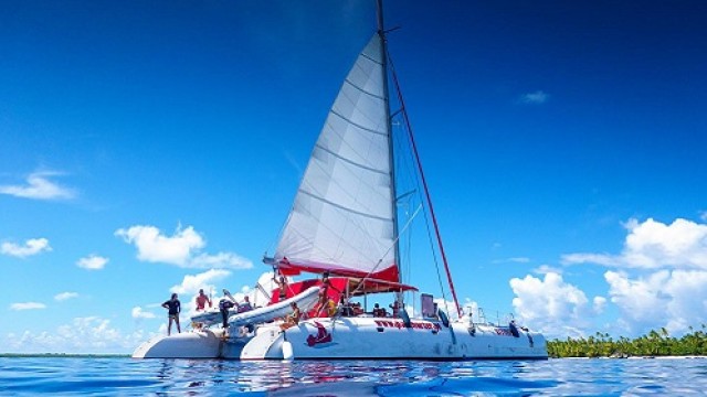 カタマラン デイ トリップ - 自然豊かなテティアロア環礁