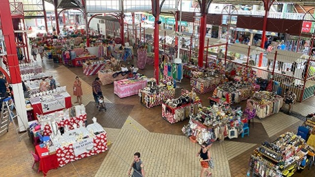 パペーテ ショッピングツアー（日本語ガイド付き）