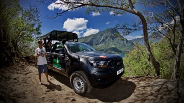 モーレア島 4WDサファリ&ウォーターフォール コンボツアー（ピクニックランチ付き）