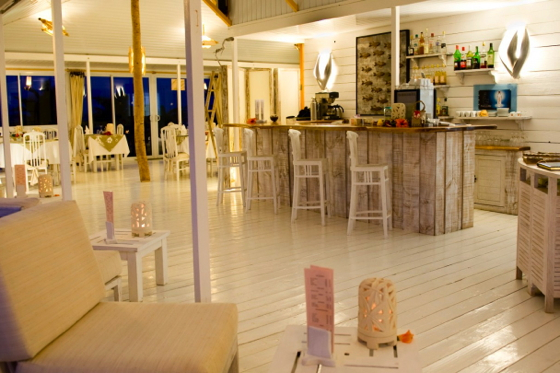 オポア ビーチ レストラン/ Opoa Beach Restaurant