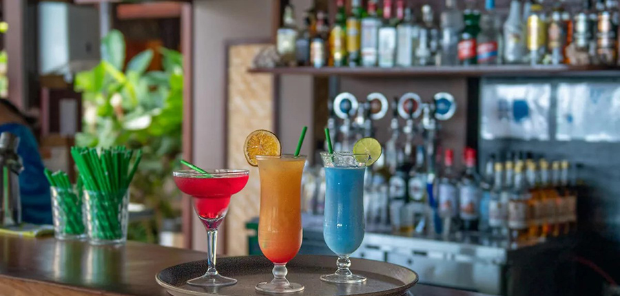 ビーチバー&レストラン / Beach Bar & Restaurant